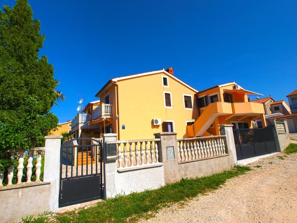 Apartments Orange 768 Fažana Esterno foto